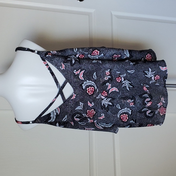 Torrid Floral Handkerchief Swing Cami /Tank Top size 3 - Picture 3 of 7